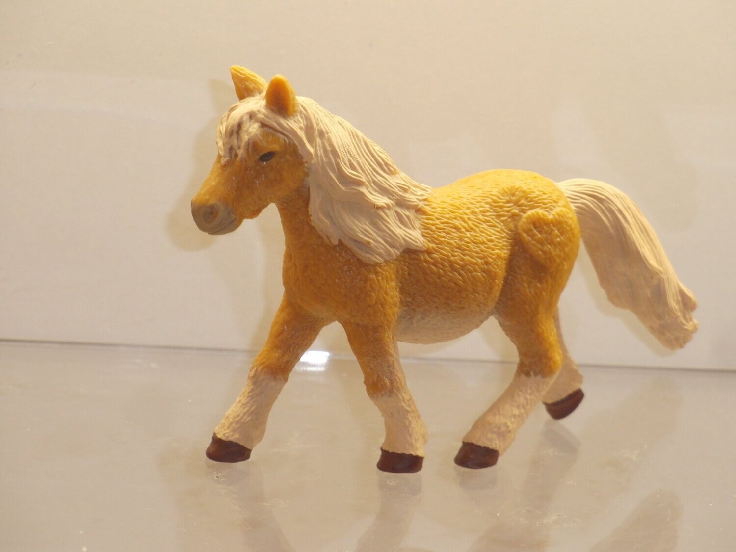 Schleich: Mc Donald's: Shetland Pony mit Herz Schleich: Mc Donald's: Shetland Pony mit Herz