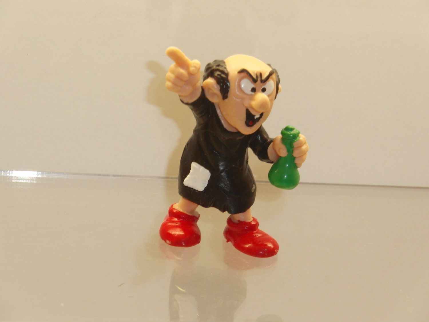 Gargamel mit einem Glas 2.0232 alte Form Bully (ohne Socken) Gargamel mit einem Glas 2.0232 alte Form Bully (ohne Socken)