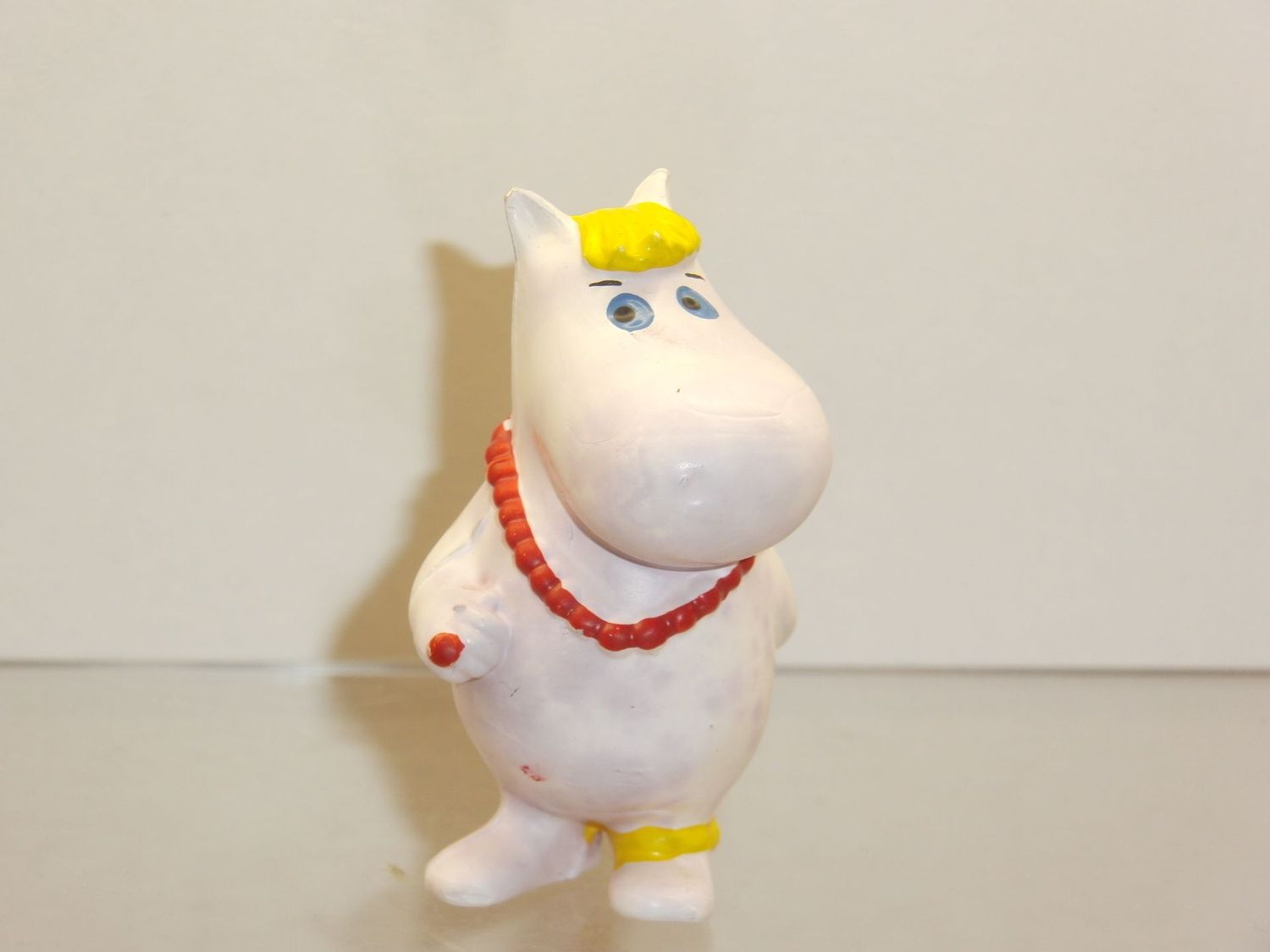 Mumins: Heimo 70er Jahre: Mumin Frau mit Kette (Körper fleckig) Mumins: Heimo 70er Jahre: Mumin Frau mit Kette (Körper fleckig)