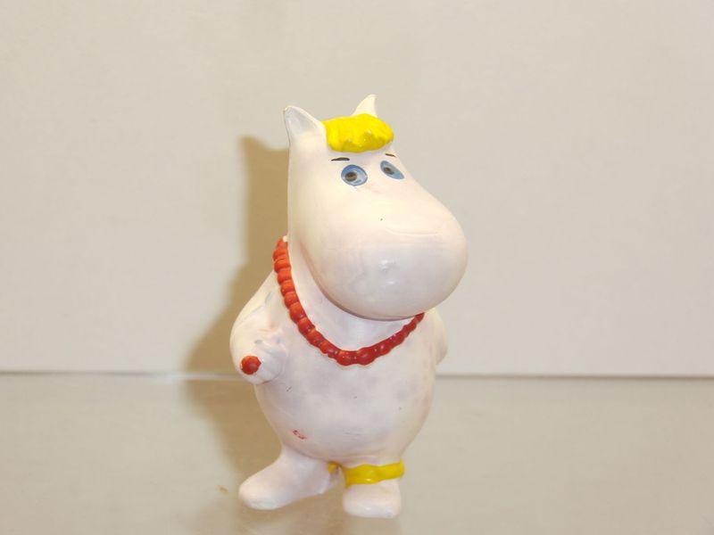 Mumins: Heimo 70er Jahre: Mumin Frau mit Kette (Körper fleckig) Mumins: Heimo 70er Jahre: Mumin Frau mit Kette (Körper fleckig)