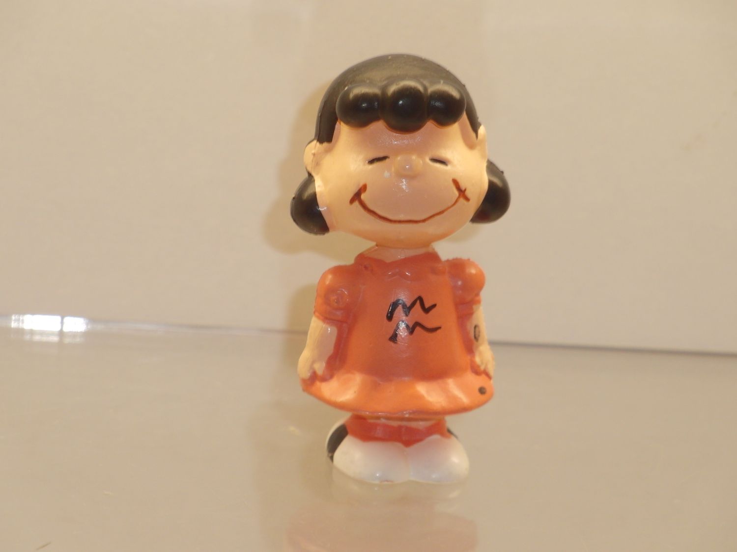 Snoopy/Peanuts: Schleich 1972: Lucy