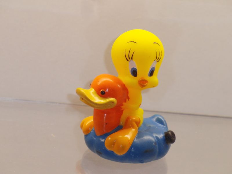 Bugs Bunny & Co.: Bullyland ab 2000: Tweety auf Gummitier Bugs Bunny & Co.: Bullyland ab 2000: Tweety auf Gummitier