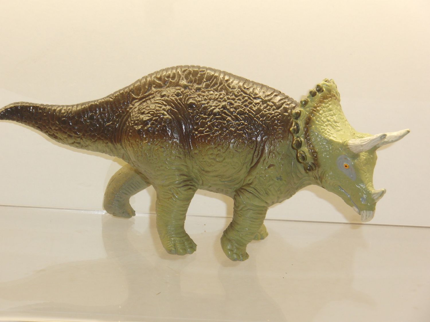 Schleich: Carnegie Collection: 15406 Triceratops Schleich: Carnegie Collection: 15406 Triceratops