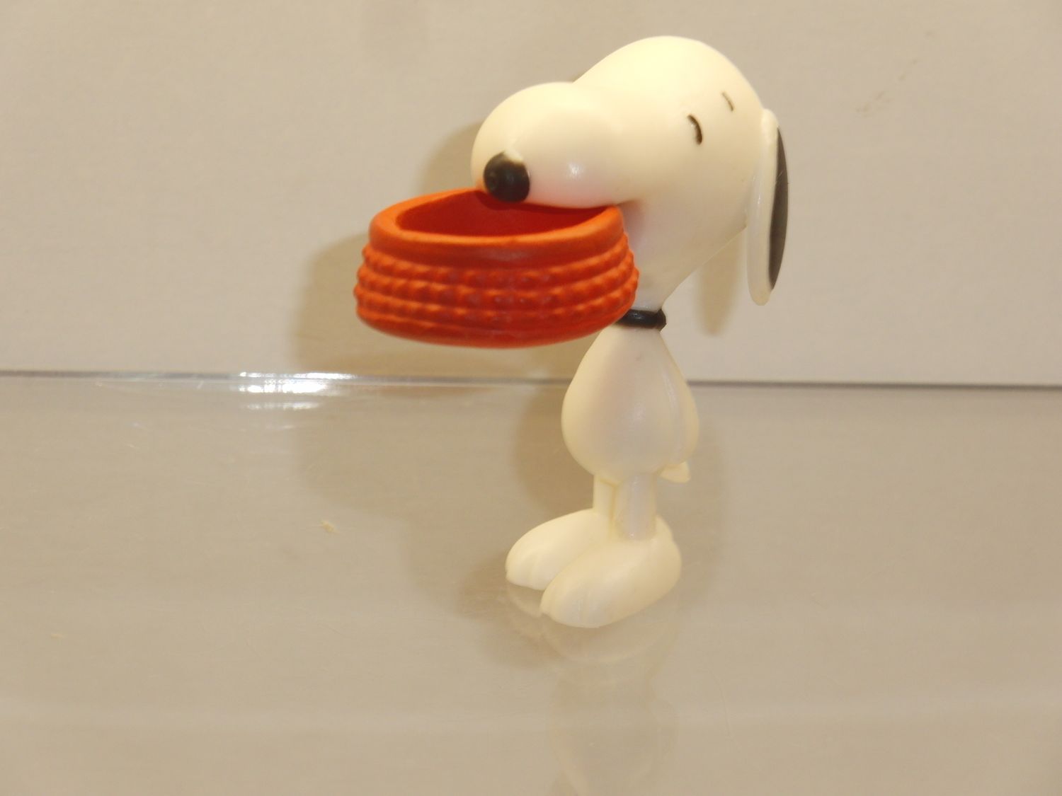 Snoopy/Peanuts: Bully 2010: Snoopy mit Napf