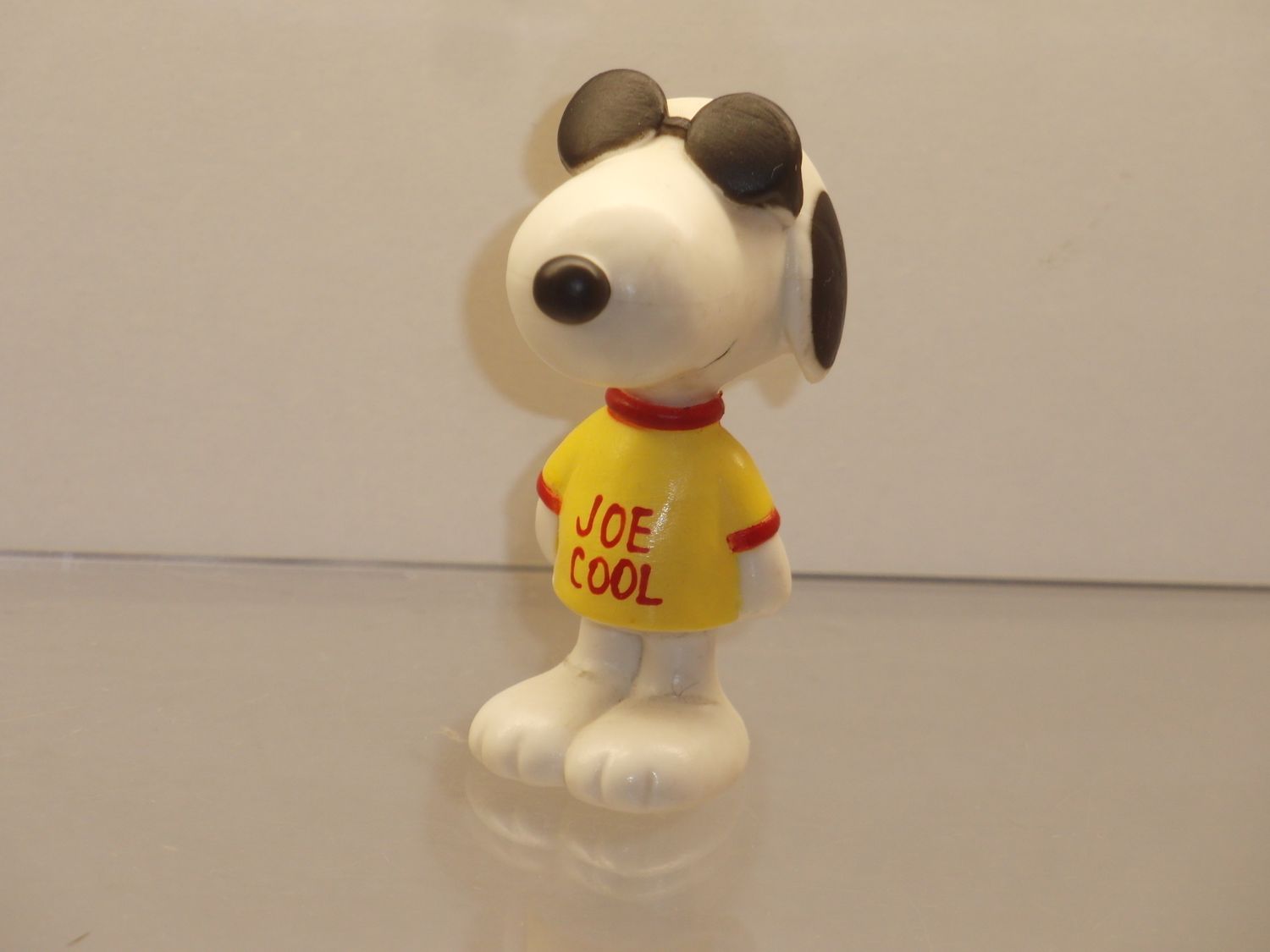 Snoopy/Peanuts: Plastoy 2002: Snoopy als Joe Cool