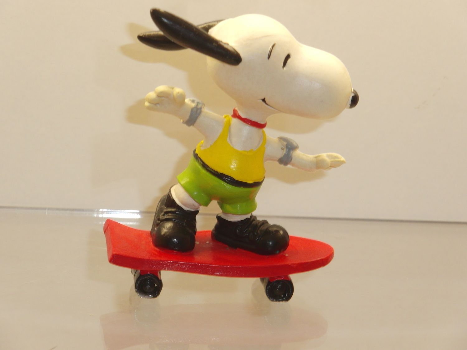 Snoopy/Peanuts: Comic Spain 1990: Snoopy auf Skateboard (Klebespuren)