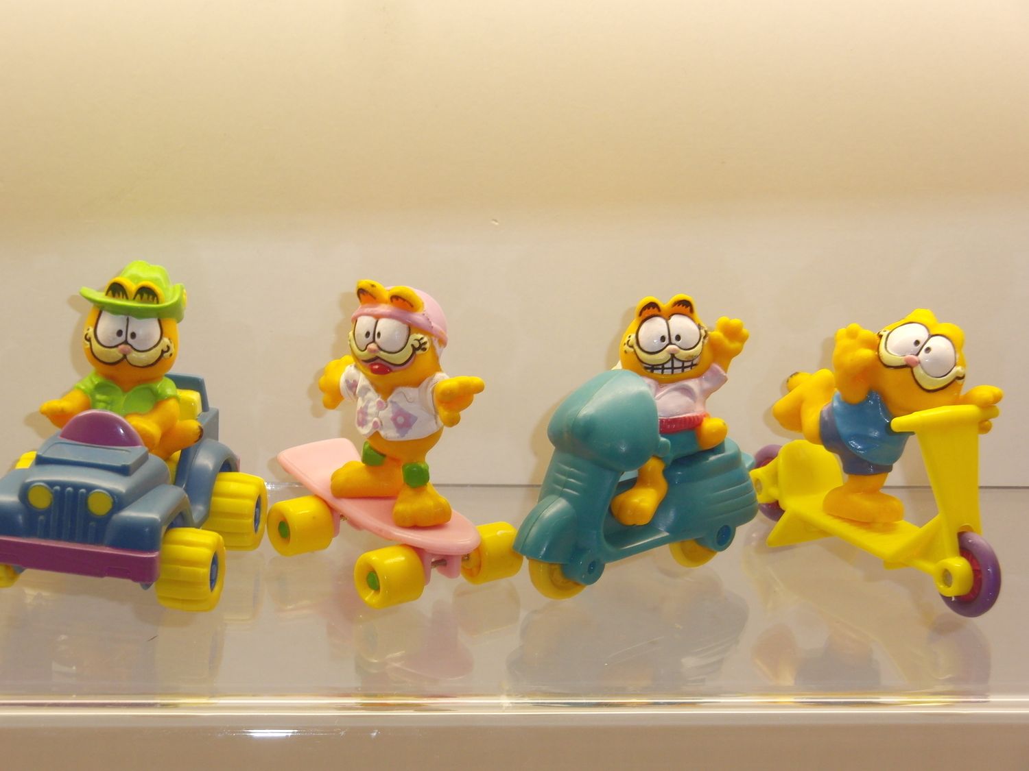 Garfield: Mc Donald's 1988: kompletter Satz mit 4 verschiedenen Figuren