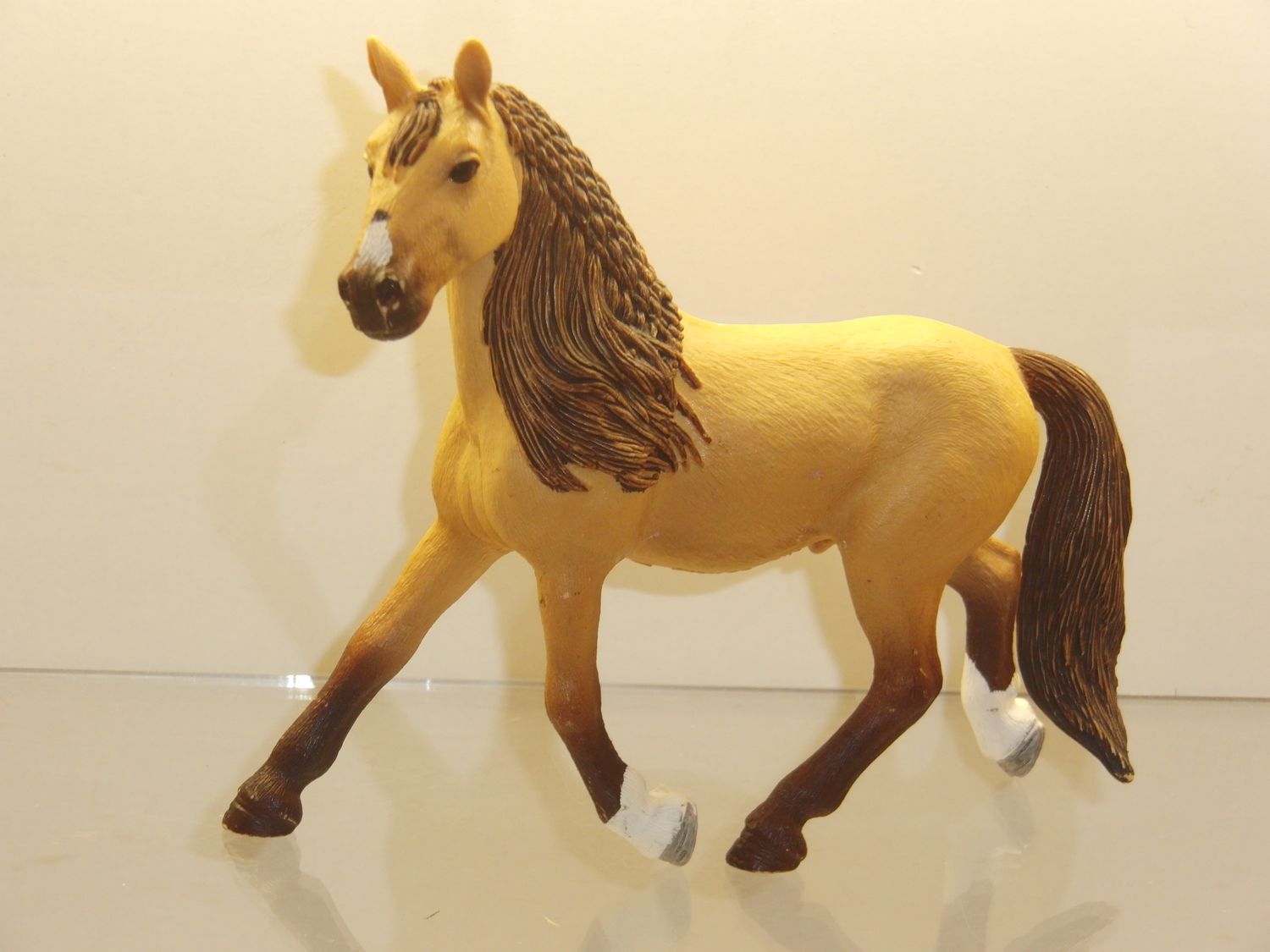 Schleich: Hellbrauner Hengst 2019 Schleich: Hellbrauner Hengst 2019