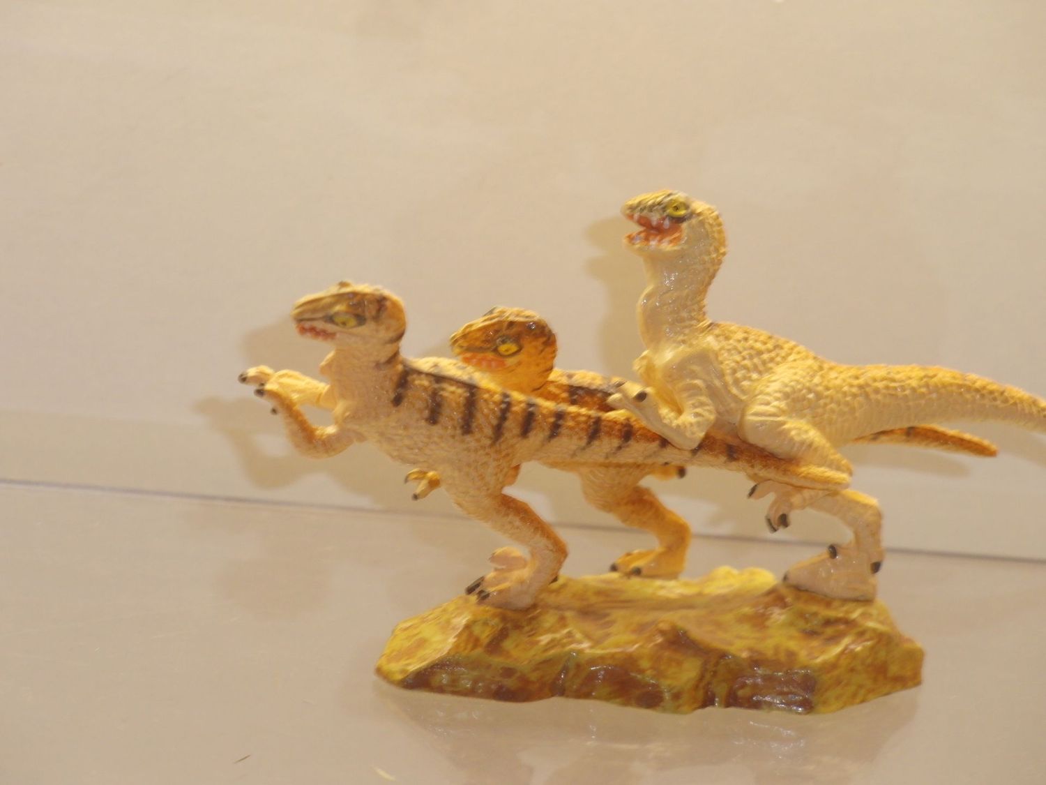 Schleich: Carnegie Collection: 15417 Deinonychus Schleich: Carnegie Collection: 15417 Deinonychus