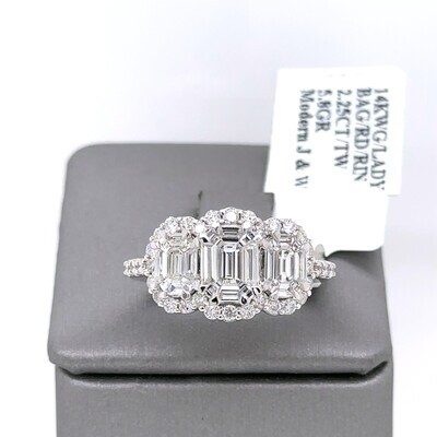 14k White Gold 2.25CT Baguette & Round Diamond Ring, 5.8gm, size 6.75
