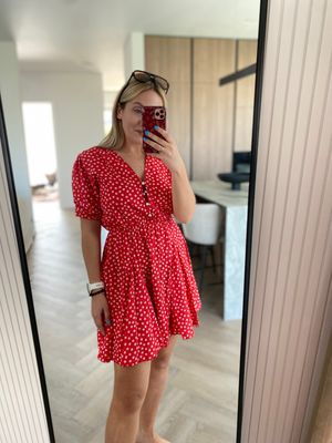 Lengva gėlėta suknelė