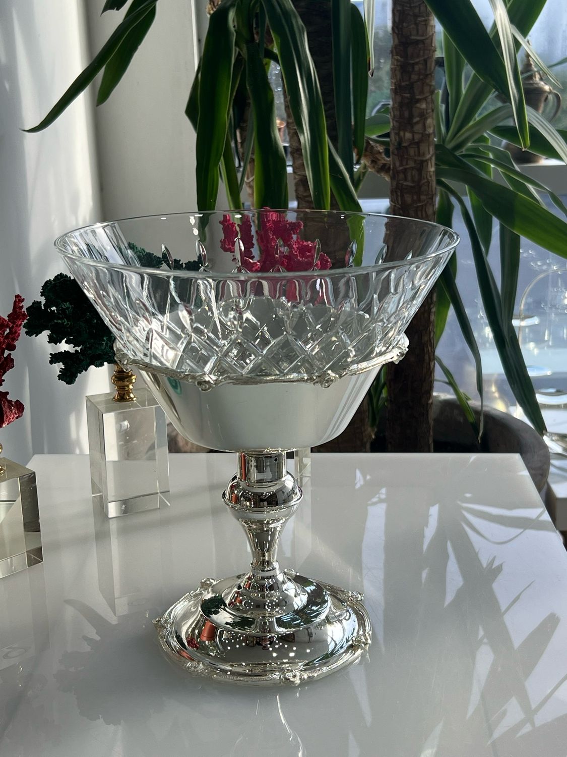 Salads bowl stand