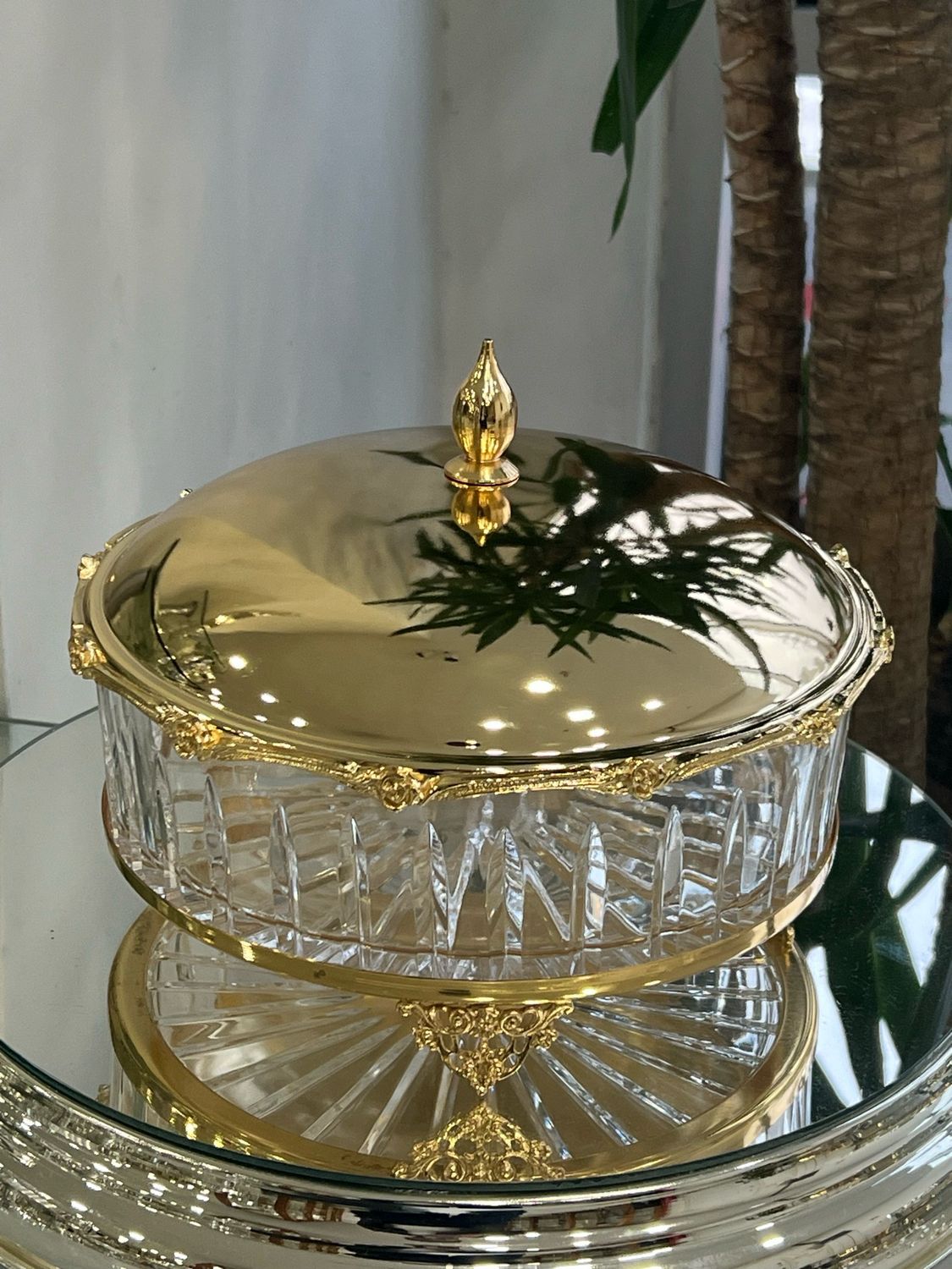 Chocolate bowl with conver
