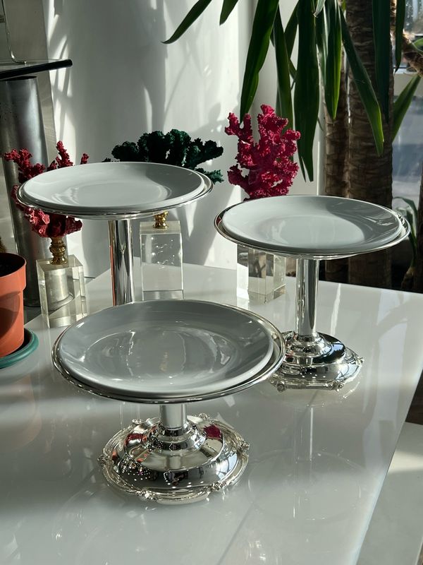 3-Piece Porcelain Serving Stand Set with Silver or Gold-Plated Base