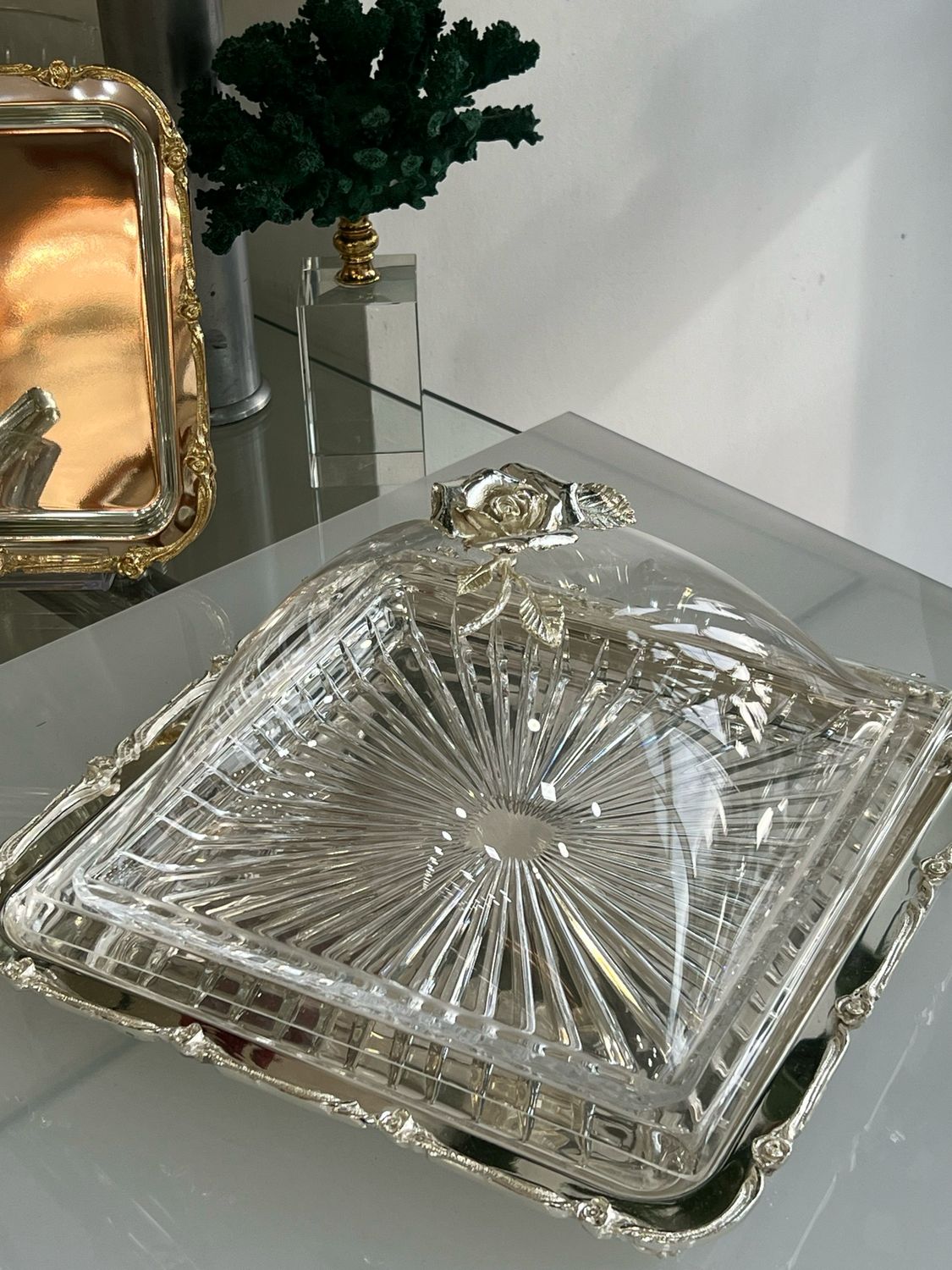 Sweet service plate with cover