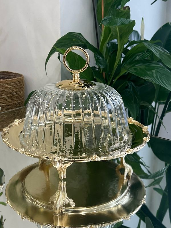 Chocolate plate with glass cover