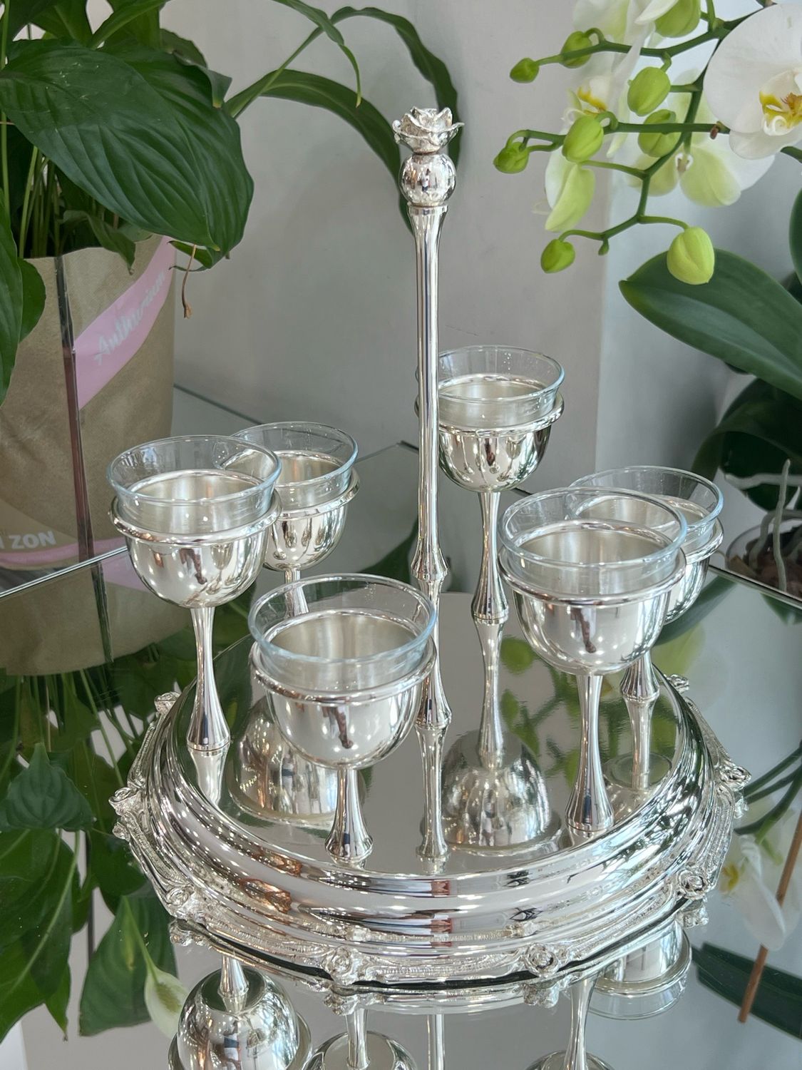 Luxury Arabic Coffee Cup Holder – Circular Design with Ornate Base 