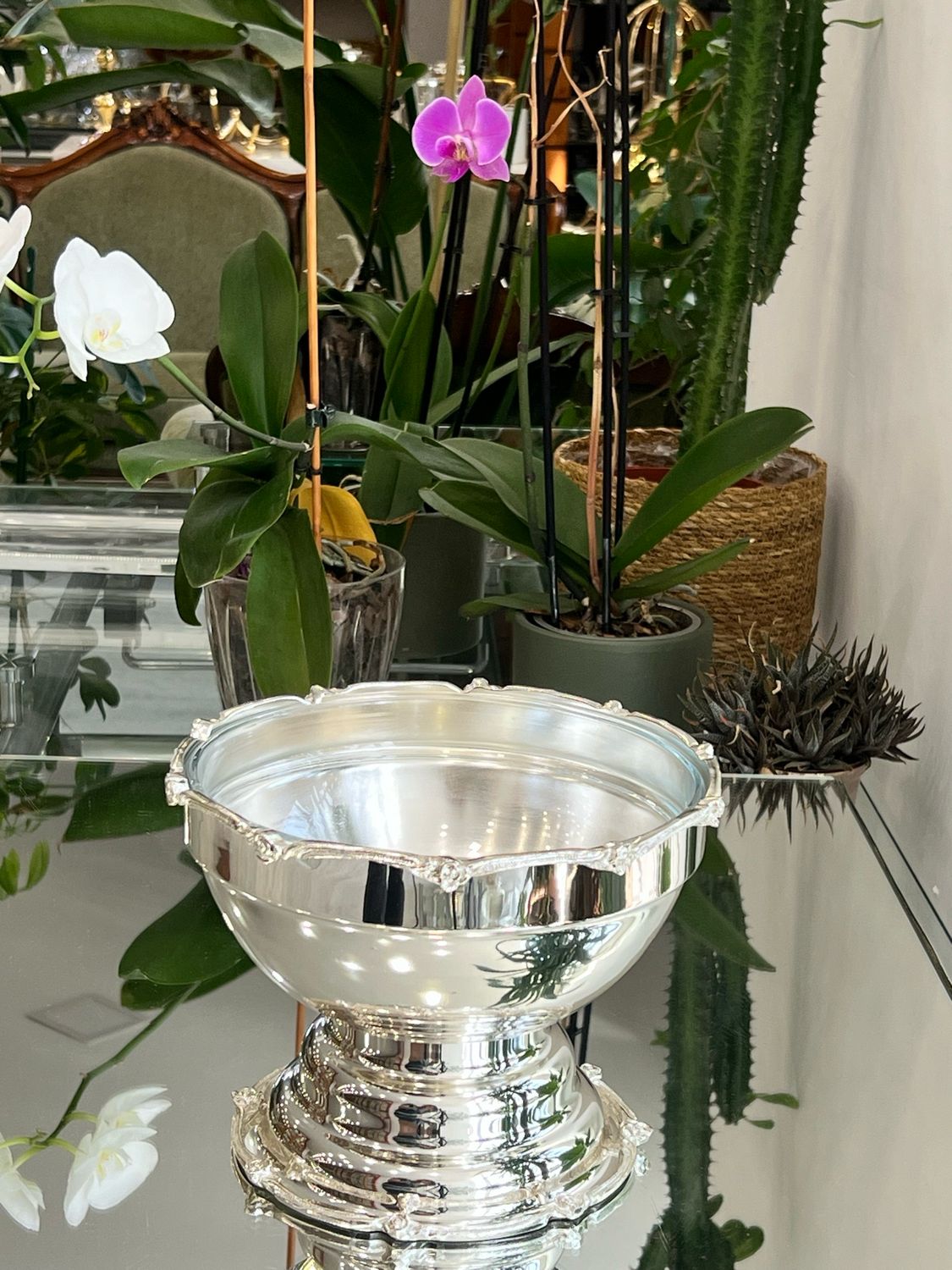 Ornate Silver-Finished Pedestal Serving Bowl – Elegant Classic Design