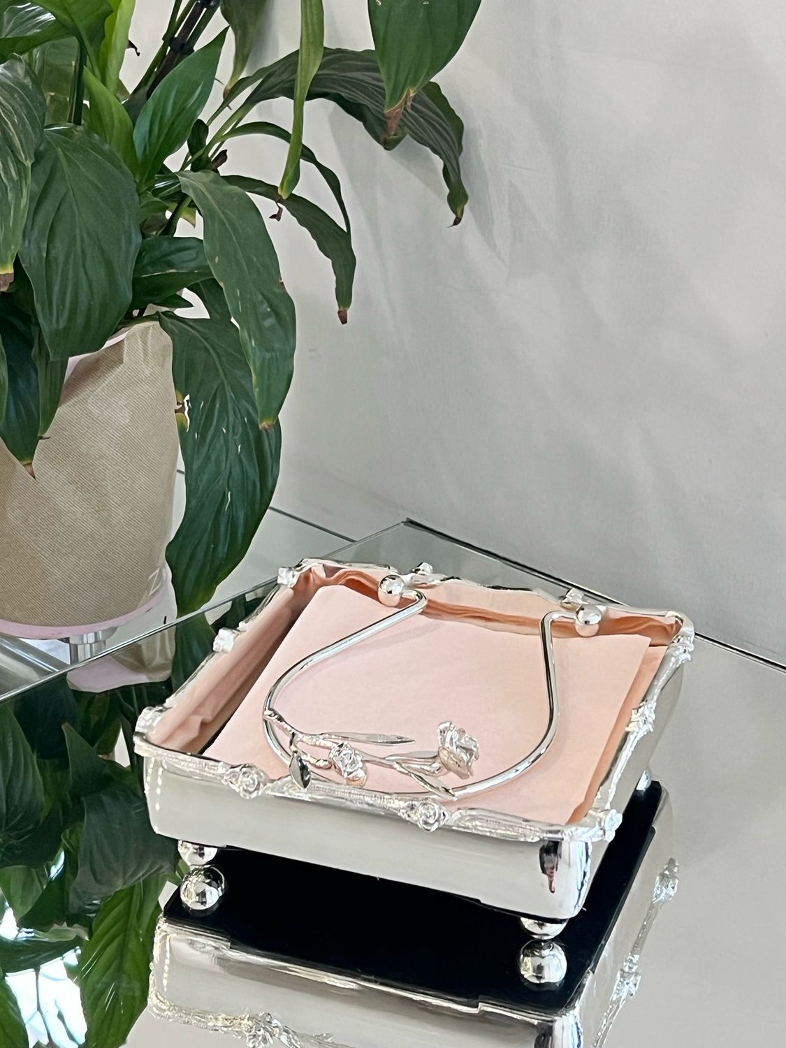 Luxury Tissue Box – Silver-Plated Decorative Design