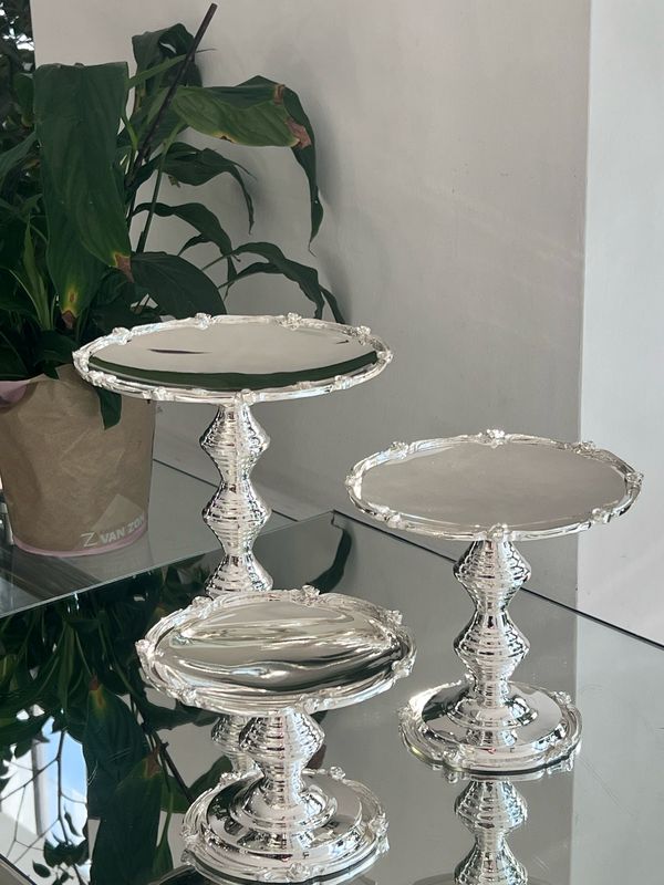 Silver-Plated Round Serving Stands Set – 3 Pieces 