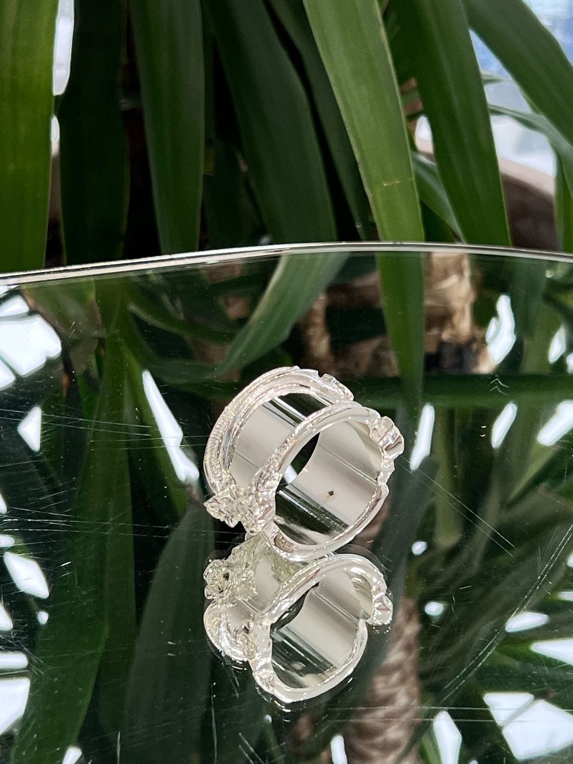 Elegant Silver-Plated Napkin Ring with Ornate Detailing