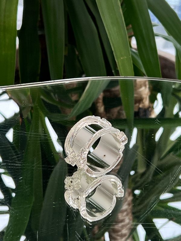 Elegant Silver-Plated Napkin Ring with Ornate Detailing