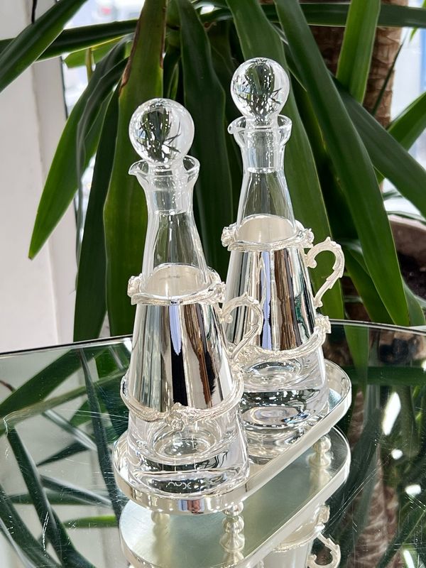 Elegant Glass Oil &amp; Vinegar Cruet Set with Silver-Plated Details 