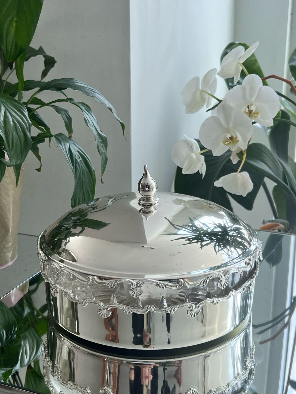 Round Covered Serving Dish – Model istiridye