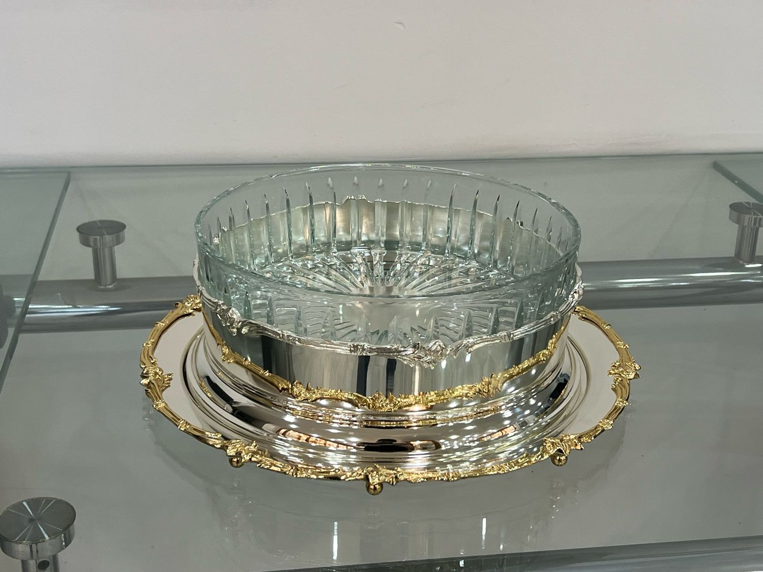 Luxury Serving Bowl with Ornate Base – 25 cm
