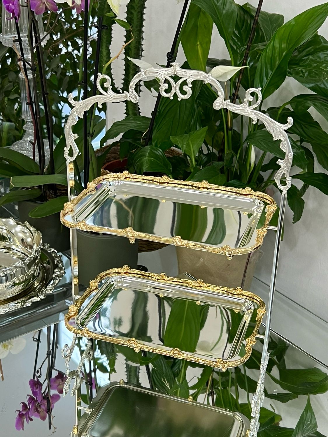 Two-Tier Serving Stand