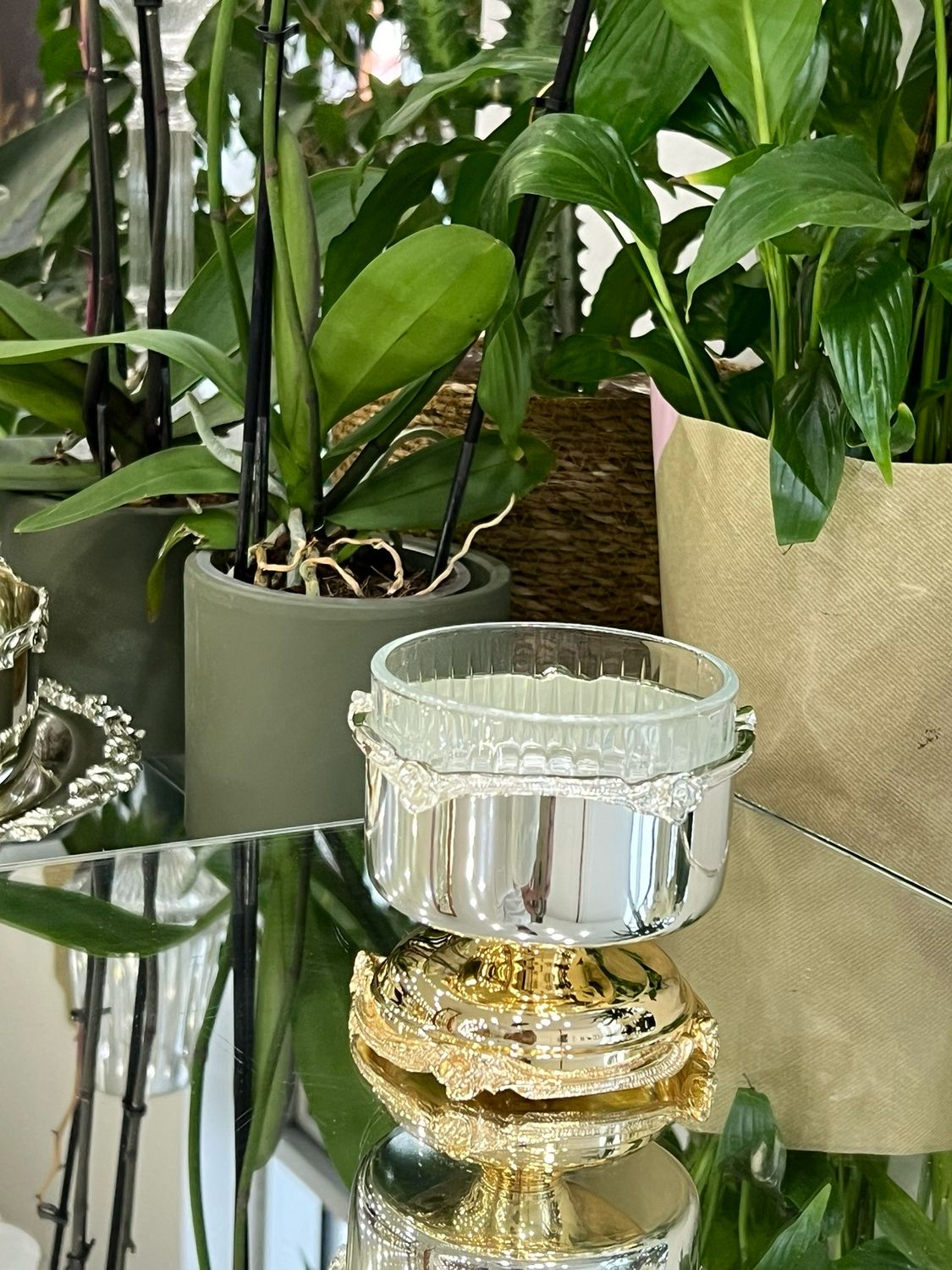 Gül Model Glass Bowl – 10 cm Diameter with Ornate Gold-Plated Base