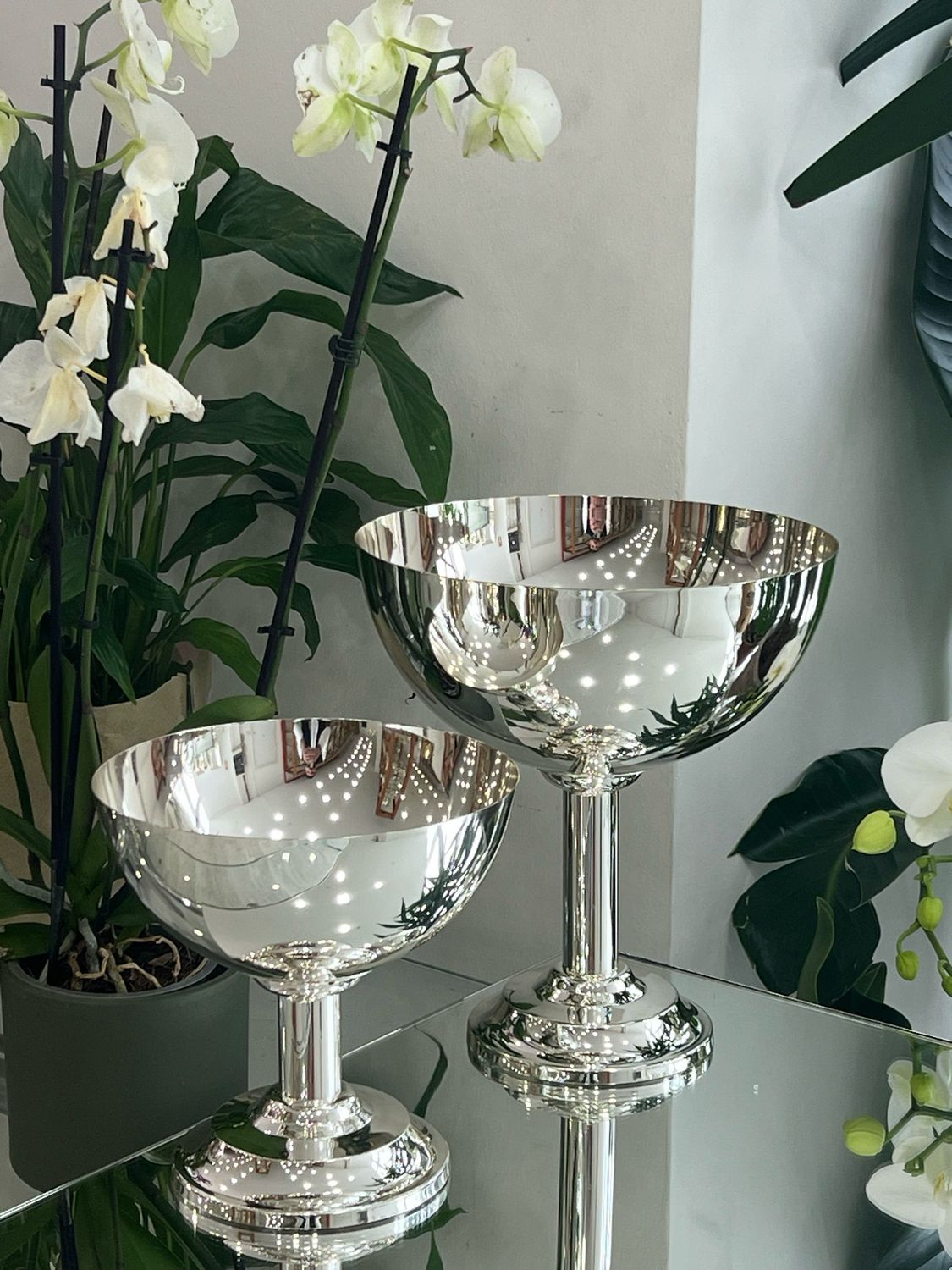Set of Two Elevated Bowls – Silver-Plated Finish