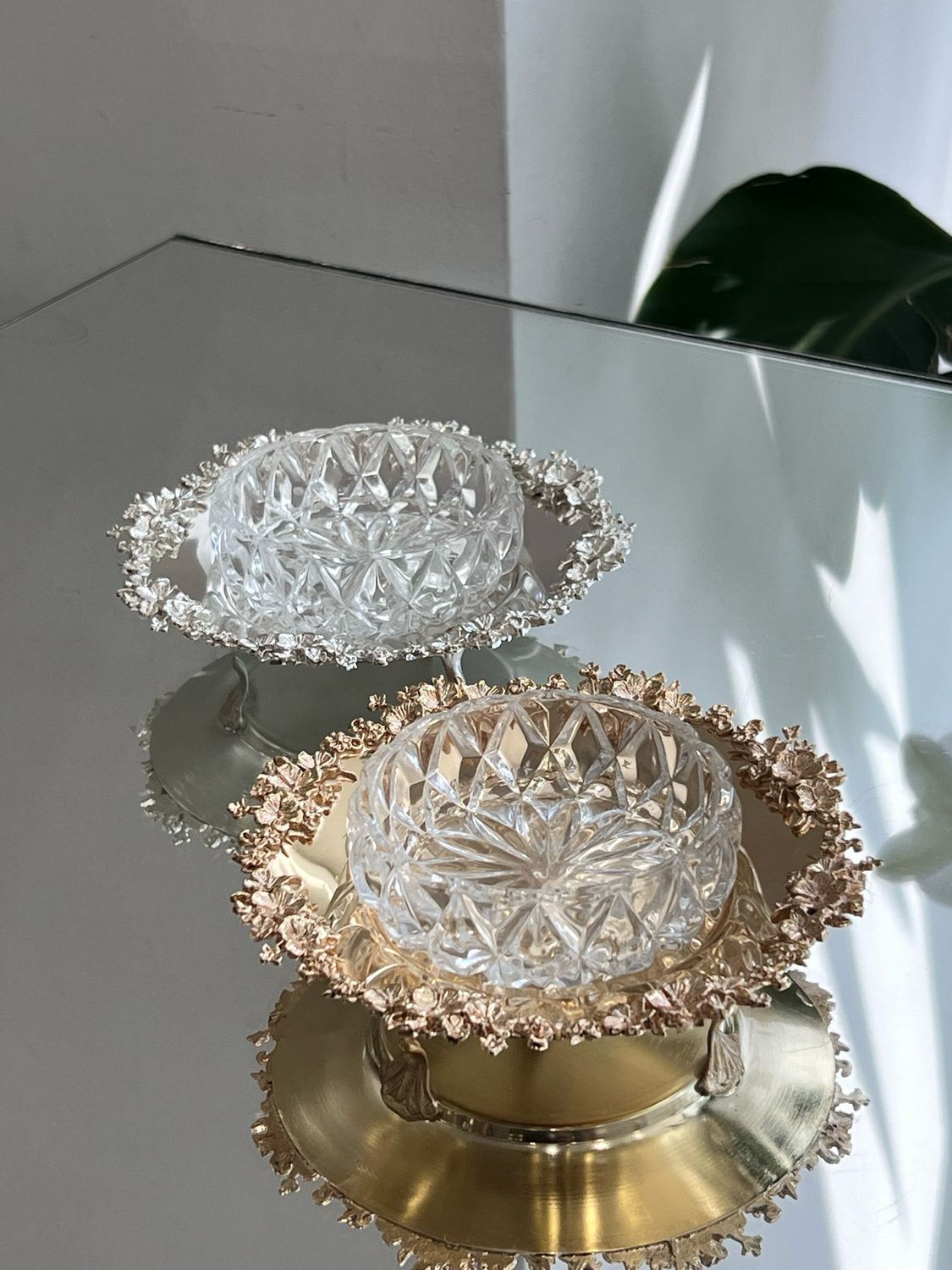 Verbena Model – Floral-Edged Crystal Bowl on Stand