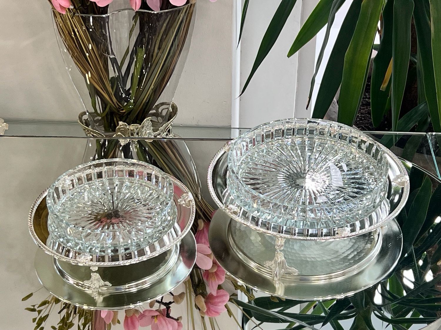 circular serving tray