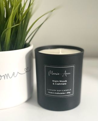 Warm Woods &amp; Cashmere Black Candle