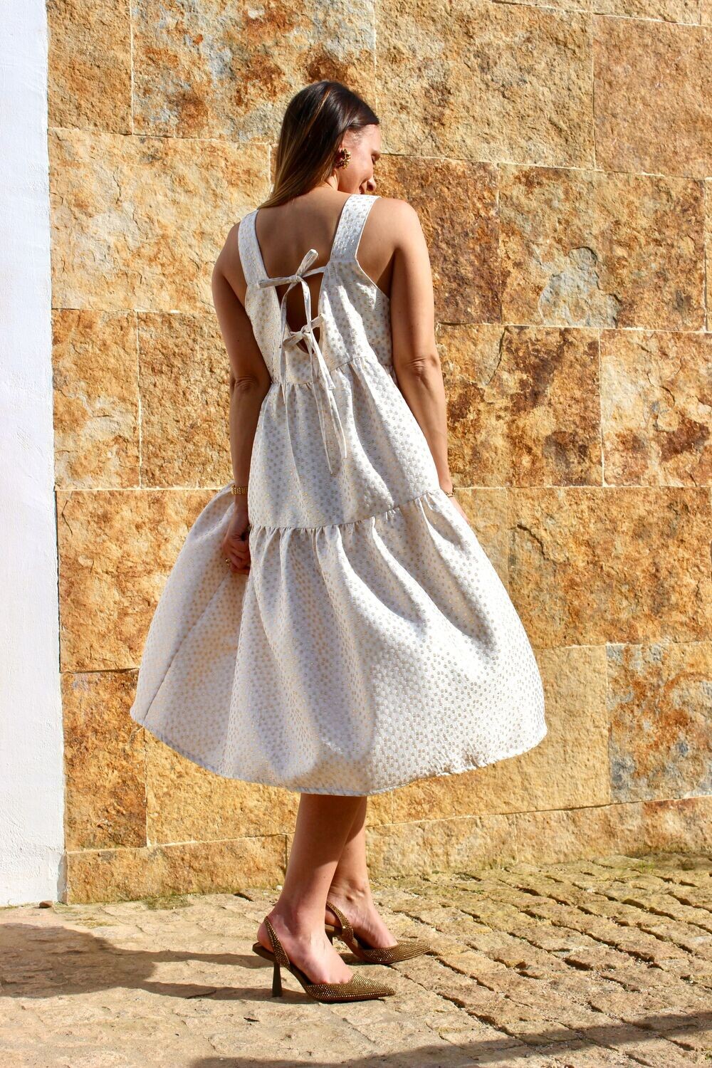 EM PRÉ-VENDA!! Vestido Bem-Me-Quer Dourado/ Prateado