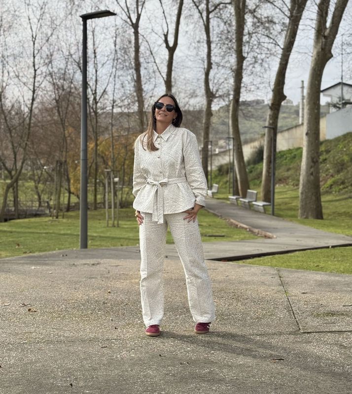Camisa Branca e Preto Bordado