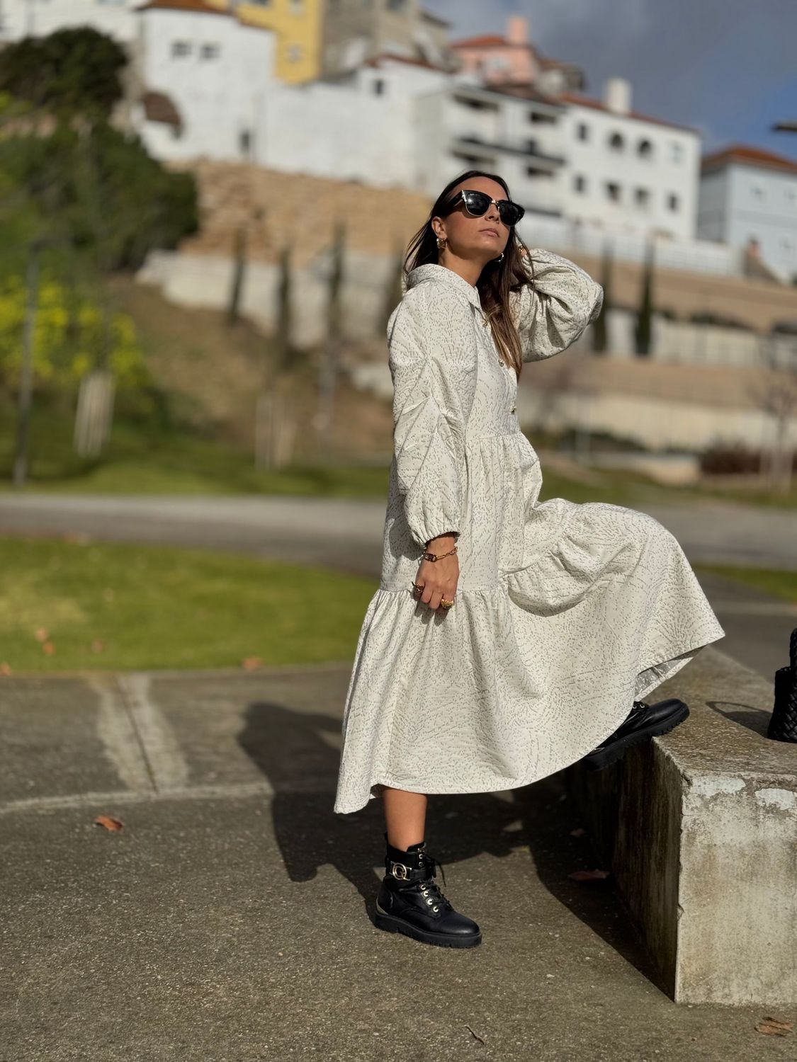 Vestido Branco e Preto Bordado