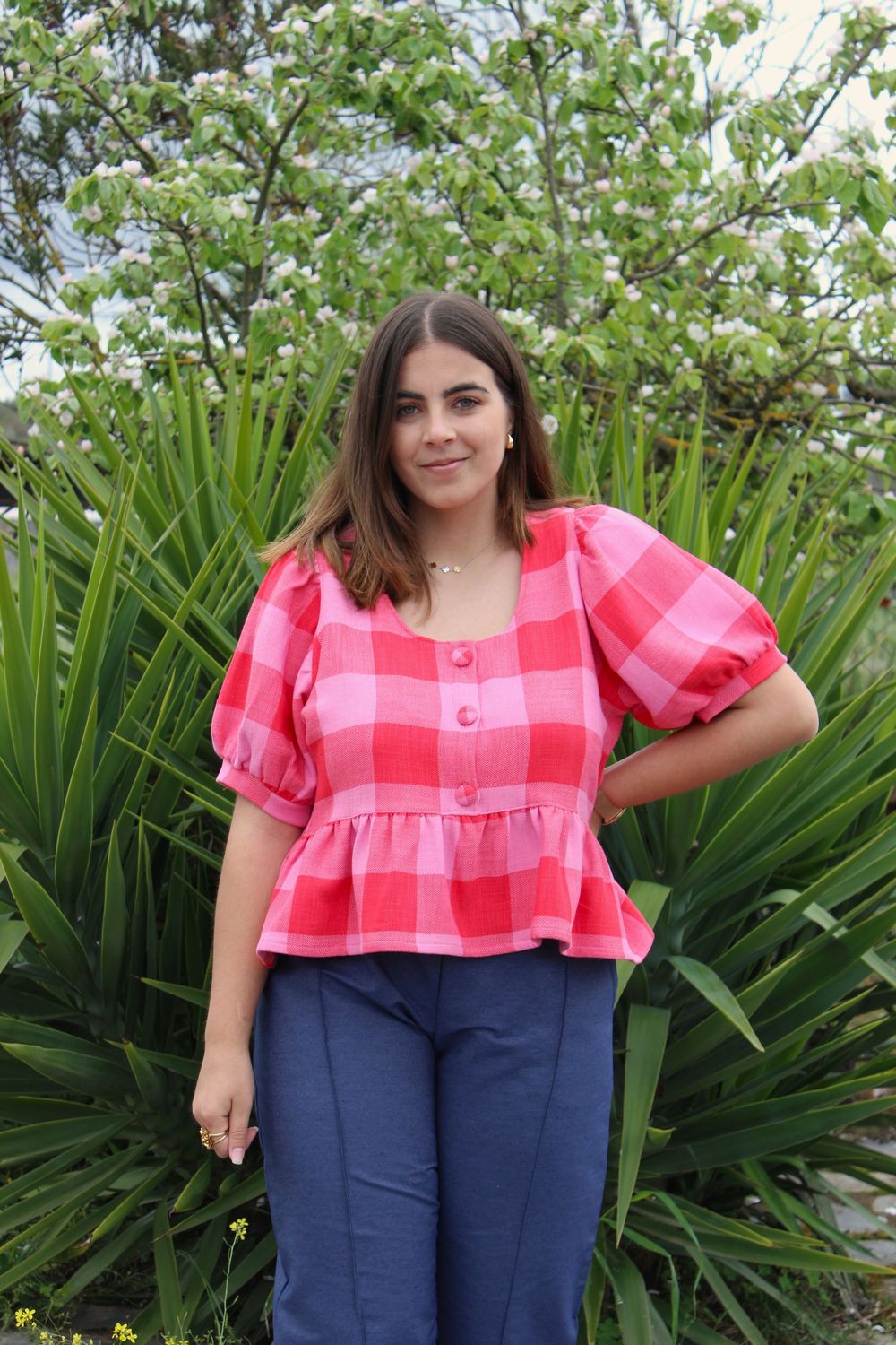 Blusa Rosa aos Quadrados Vermelhos