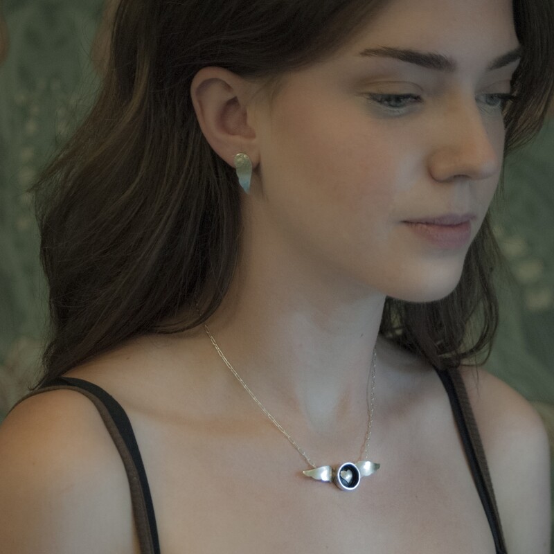 Seeker pendant