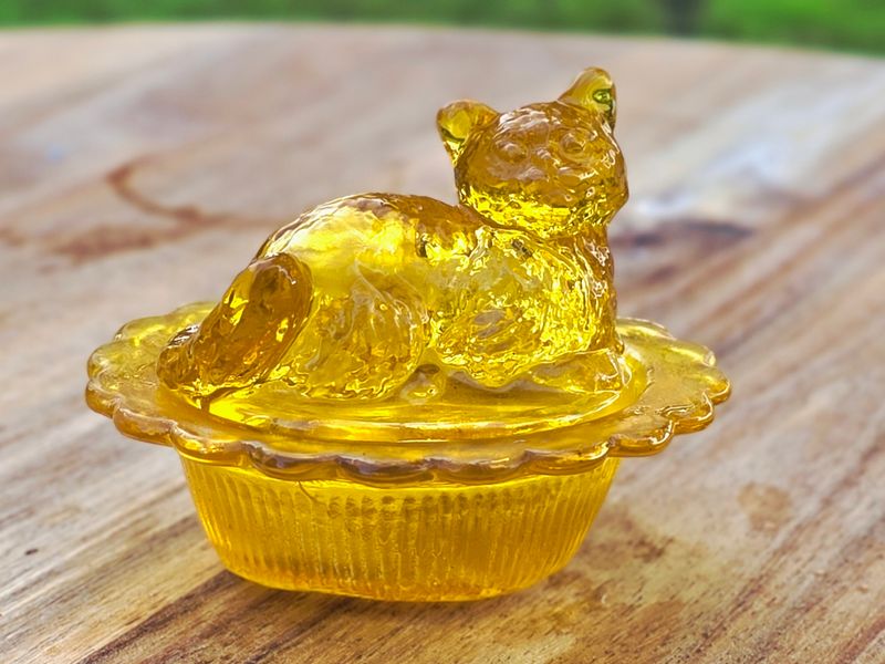 Cursed Amber Kitty Salt Cellar