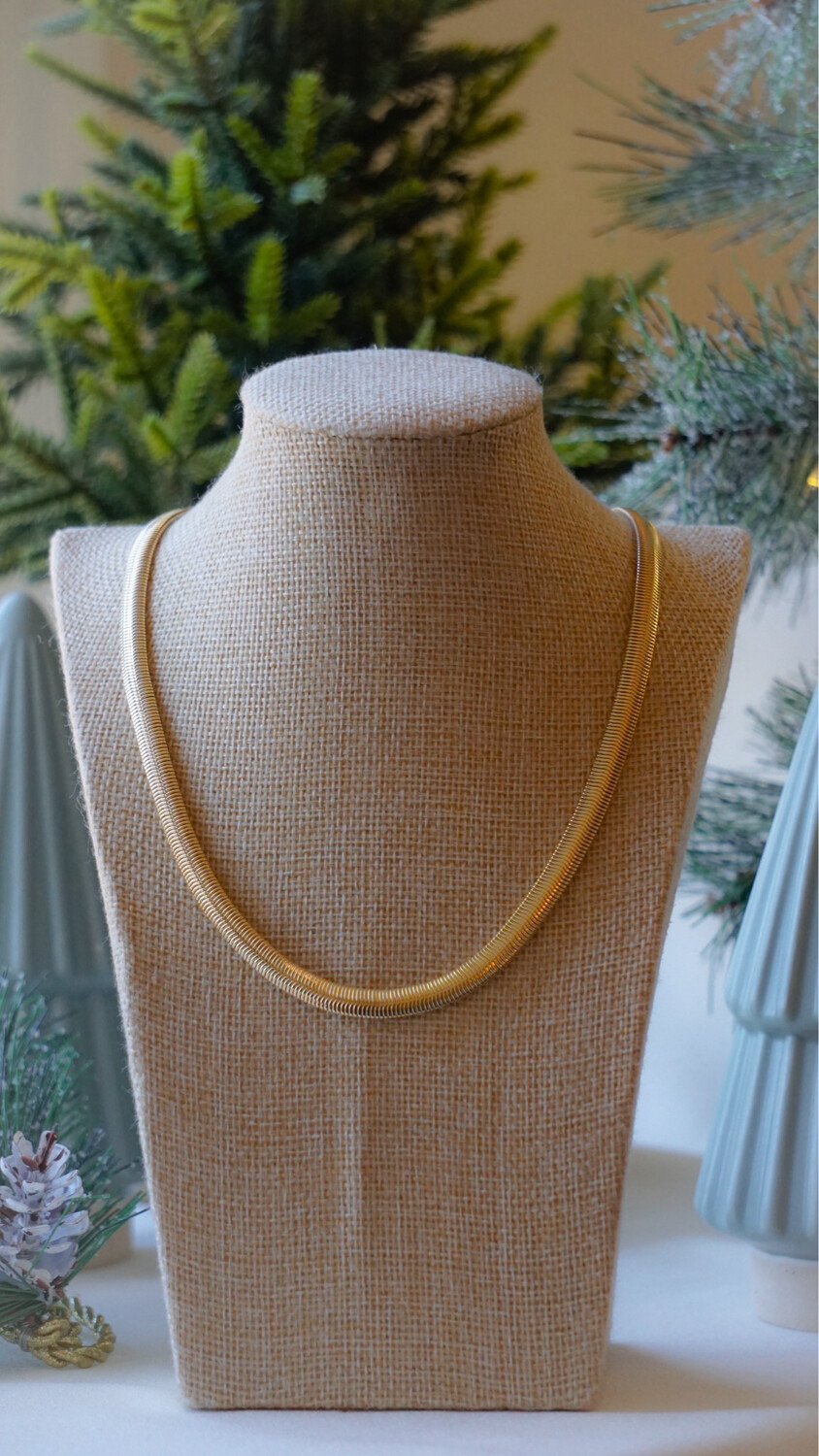 Medium Size Minimalist Necklace