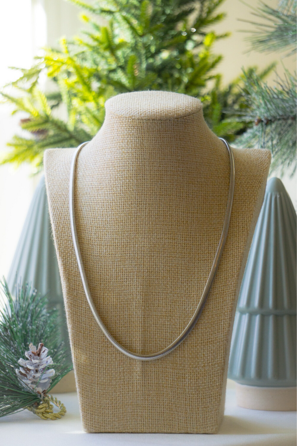 Minimalist Necklace In White Rhodium