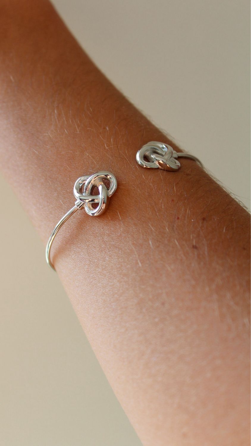 Lizzie’s Bracelet In White Rhodium