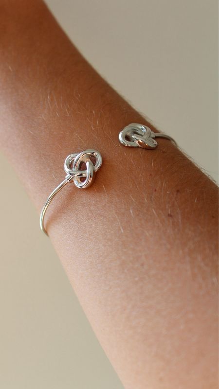 Lizzie’s Bracelet In White Rhodium