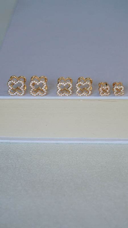 Triple Clover Hoops
