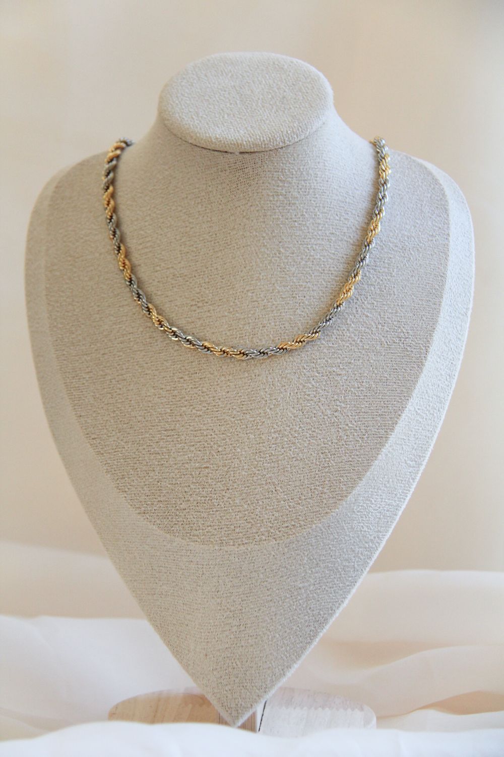 Vintage Necklace Mix White Rhodium And Plated Gold