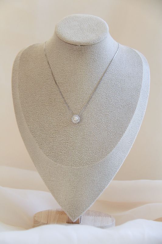 Small Delicate Pearl Necklace