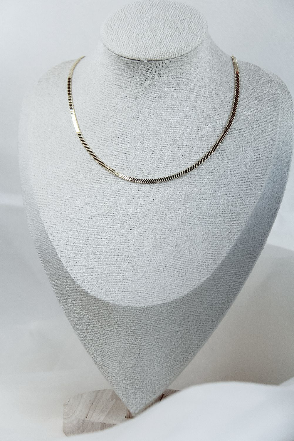 Minimalist Chain