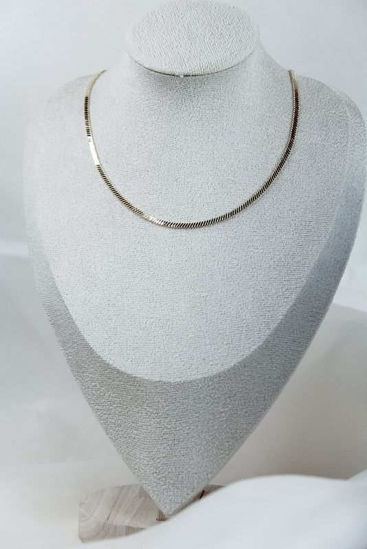 Minimalist Chain